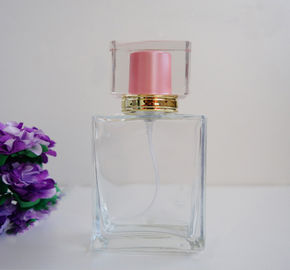 Cina Iso Standard Square Glass Parfum Botol 50ml Dengan Pump Sprayer pemasok